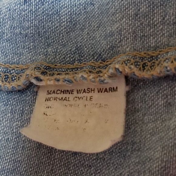 VINTAGE 96 Levi's Raw Cut Sleeveless Chambray Top - Picture 11 of 13